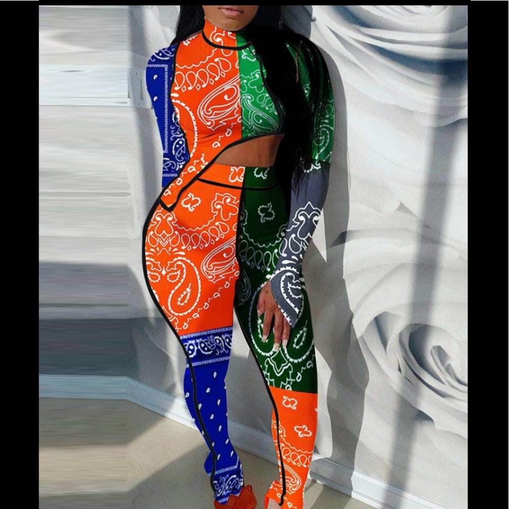 Lovely 2pc Multicolor Paisley Print Set